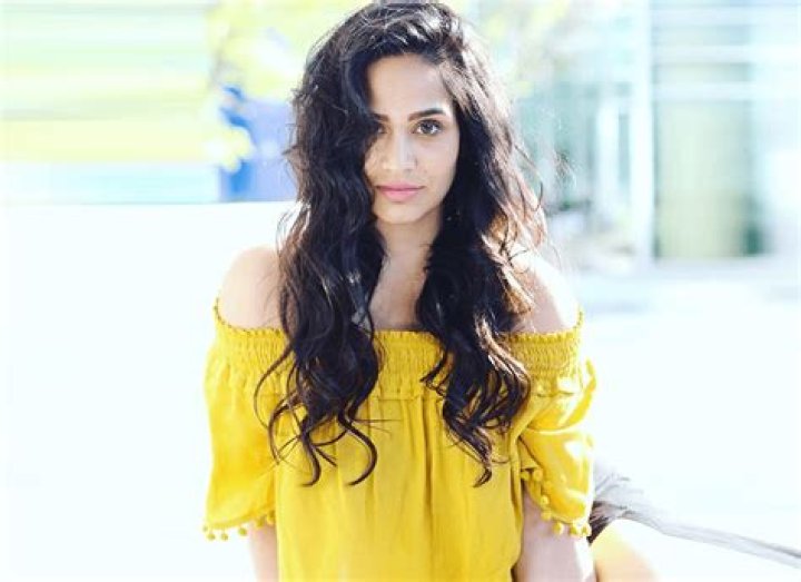 Aadila Dosani Height, Weight, Net Worth, Age, Birthday, Wikipedia, Who, Instagram, Biography