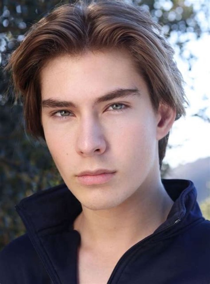 Alex Sawyer Height, Weight, Net Worth, Age, Birthday, Wikipedia, Who, Instagram, Biography