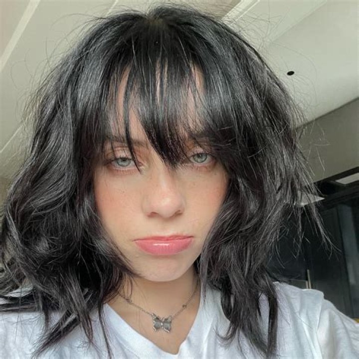 
Billie Eilish Wiped Her Phone Clean Of All Social Media Apps 