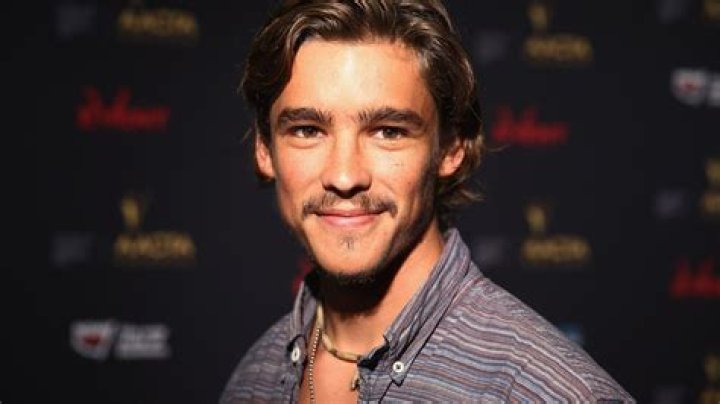 Brenton Thwaites Height, Weight, Net Worth, Age, Birthday, Wikipedia, Who, Nationality, Biography