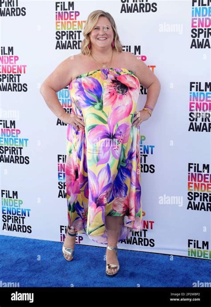 Bridget Everett Height, Weight, Net Worth, Age, Birthday, Wikipedia, Who, Nationality, Biography