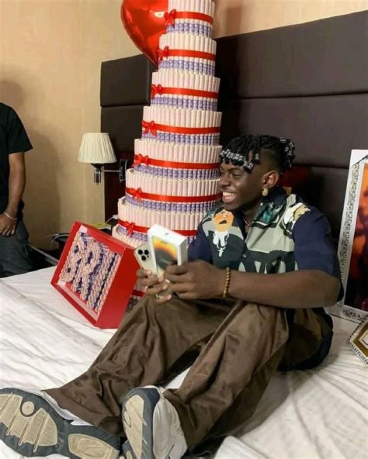 
Bryann speechless as he receives N10M, studio equipment, sneakers, other items from fans as birthday gift 