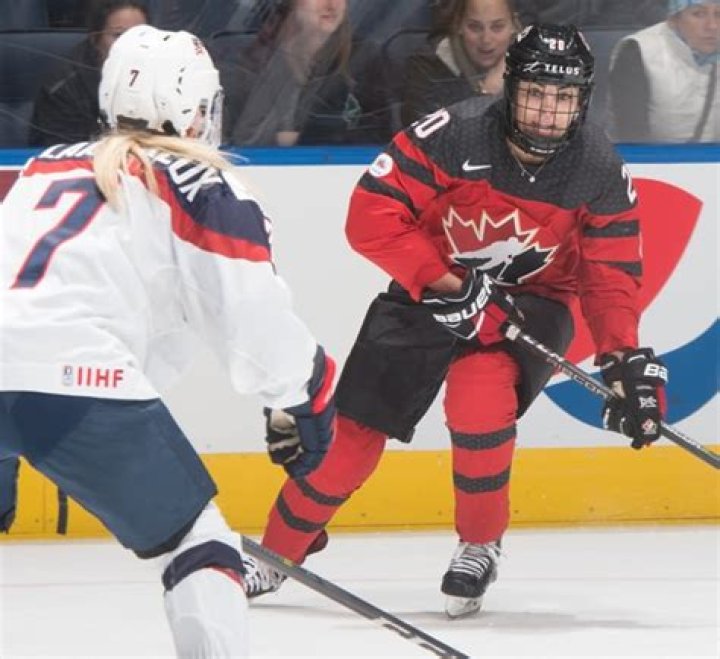 
Canadian Ice Hockey Sarah Nurse Siblings and Family, Is She Related To Kia Nurse? 