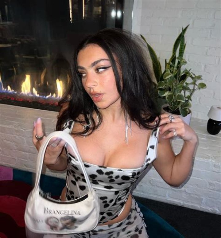 Charli XCX Height, Weight, Net Worth, Age, Birthday, Wikipedia, Who, Nationality, Biography