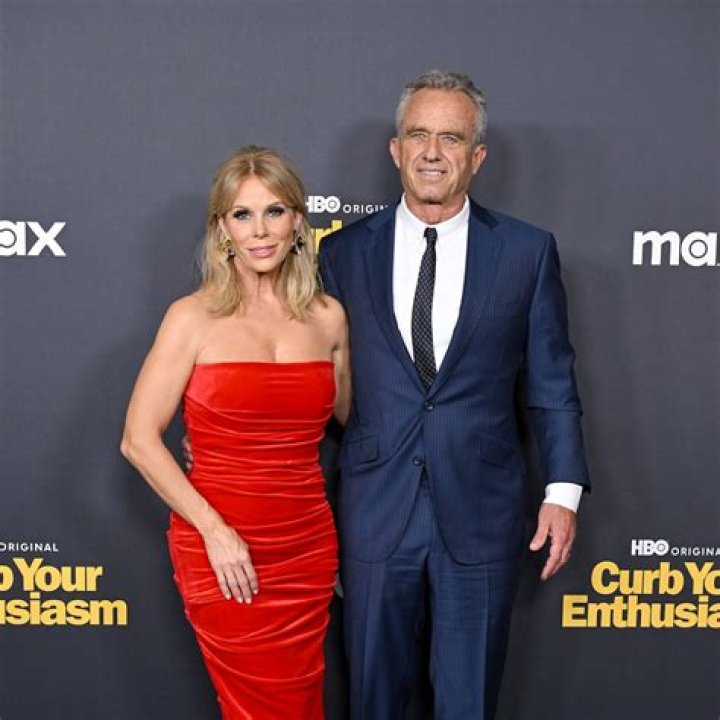 Cheryl Hines Height, Weight, Net Worth, Age, Birthday, Wikipedia, Who, Instagram, Biography