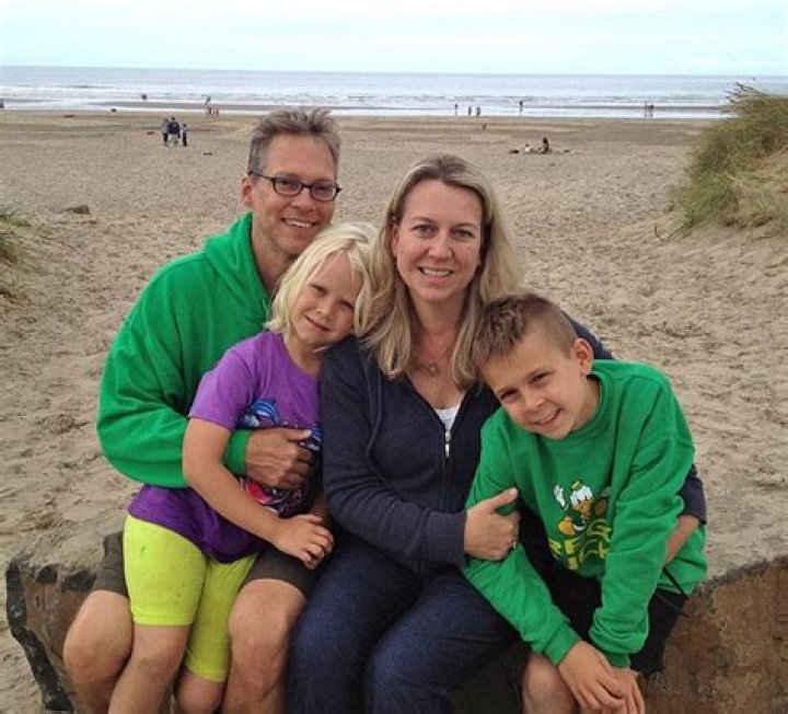 
Cheryl Strayed Mother Bobbi Lambrecht and Family Life 