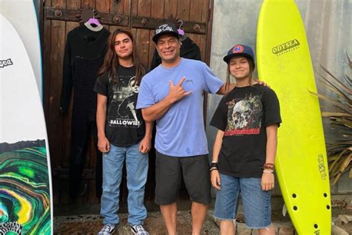 
Chloe Trujillo, Robert Trujillo’s Wife, Son & Daughter – 5 Facts 