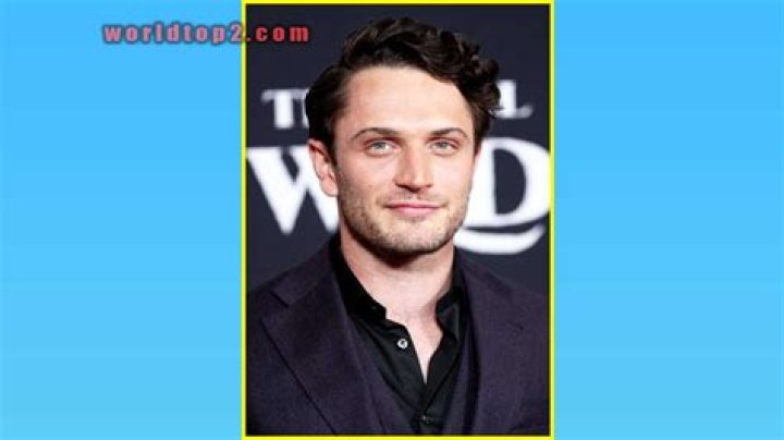 Colin Woodell Height, Weight, Net Worth, Age, Birthday, Wikipedia, Who, Nationality, Biography