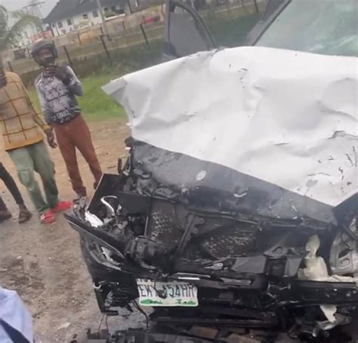 
Comedian Oga Sabinus Receives New Car To Replace His Damaged Car 