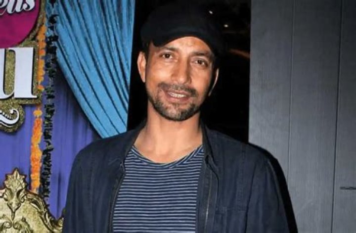
Deepak Dobriyal Height, Weight, Net Worth, Age, Birthday, Wikipedia, Who, Nationality, Biography 