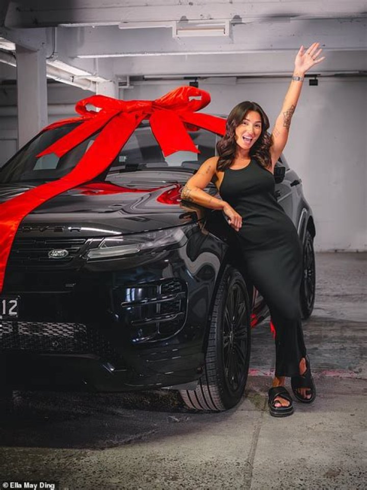 
Ella May Ding Height, Weight, Net Worth, Age, Birthday, Wikipedia, Who, Nationality, Biography 