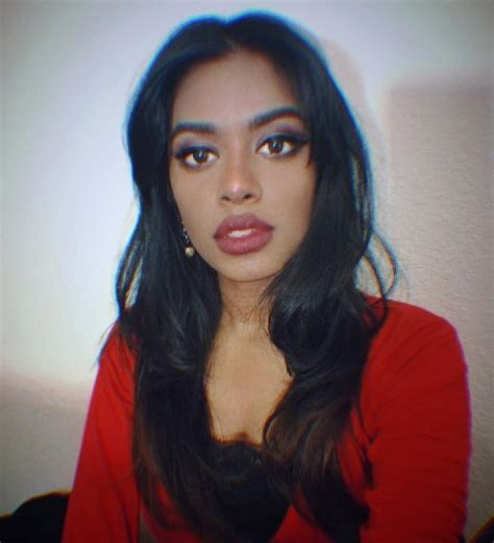 
Emerald Loves Height, Weight, Net Worth, Age, Birthday, Wikipedia, Who, Instagram, Biography 