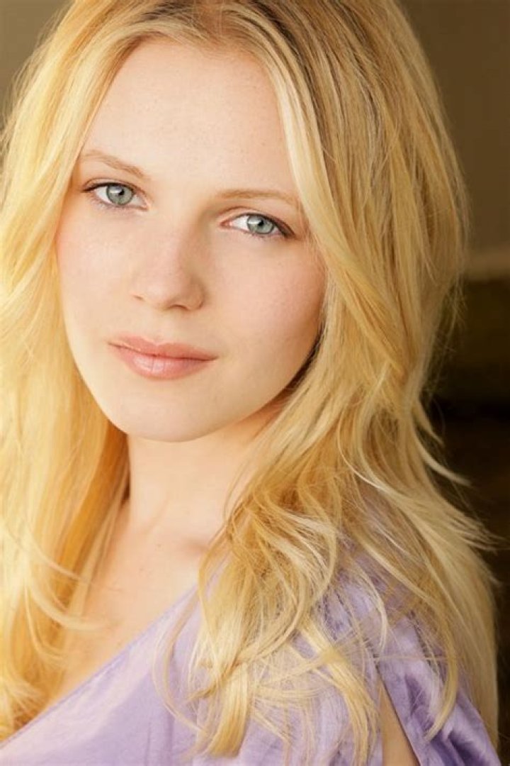 Emma Bell Height, Age, Boyfriend, Biography, Wiki, Net Worth