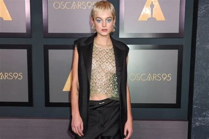 
Emma Corrin Asks for Gender-Neutral Acting Award Categories: ‘Do We Need to Make It Specific?’ 