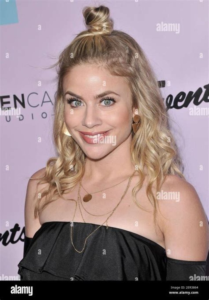 
Esamaa Height, Weight, Net Worth, Age, Wiki, Who, Instagram, Biography 