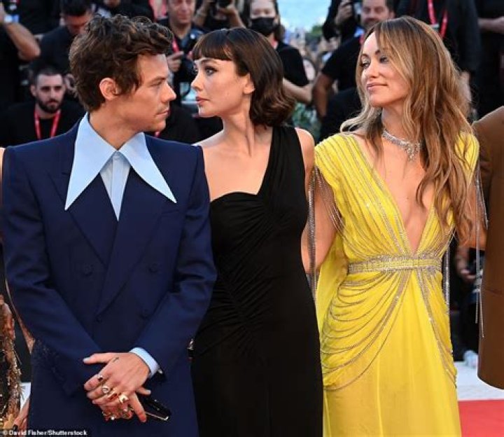 
Fans Asked “Did Harry Styles and Olivia Wilde Split Up?” After The Venice Premiere of Don’t Worry Darling 