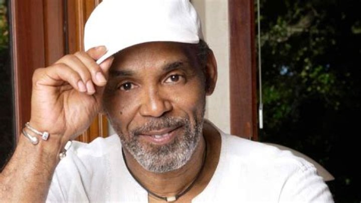 Frankie Beverly is not Married to Wife. Dating Girlfriend: Pam Moore. Previous Relationships.