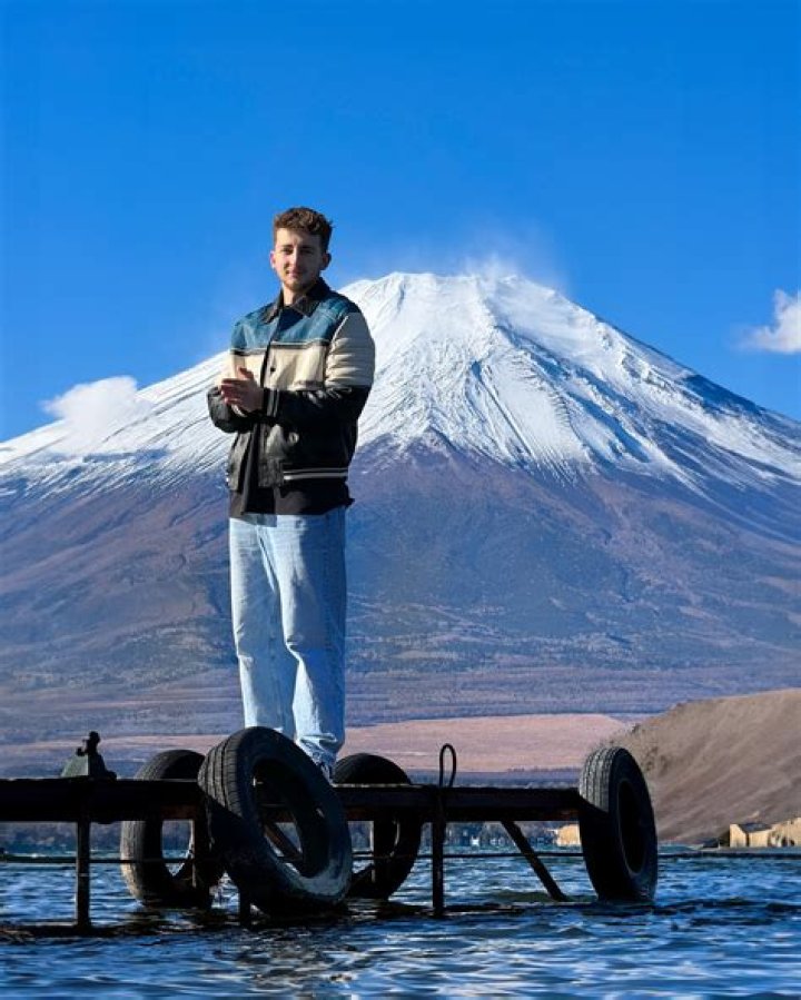 
Gary Baum Height, Weight, Net Worth, Age, Birthday, Wikipedia, Who, Nationality, Biography 