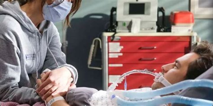 
Giacomo Gianniotti Sister Isabella Visits Him On Grey’s Anatomy Sets 