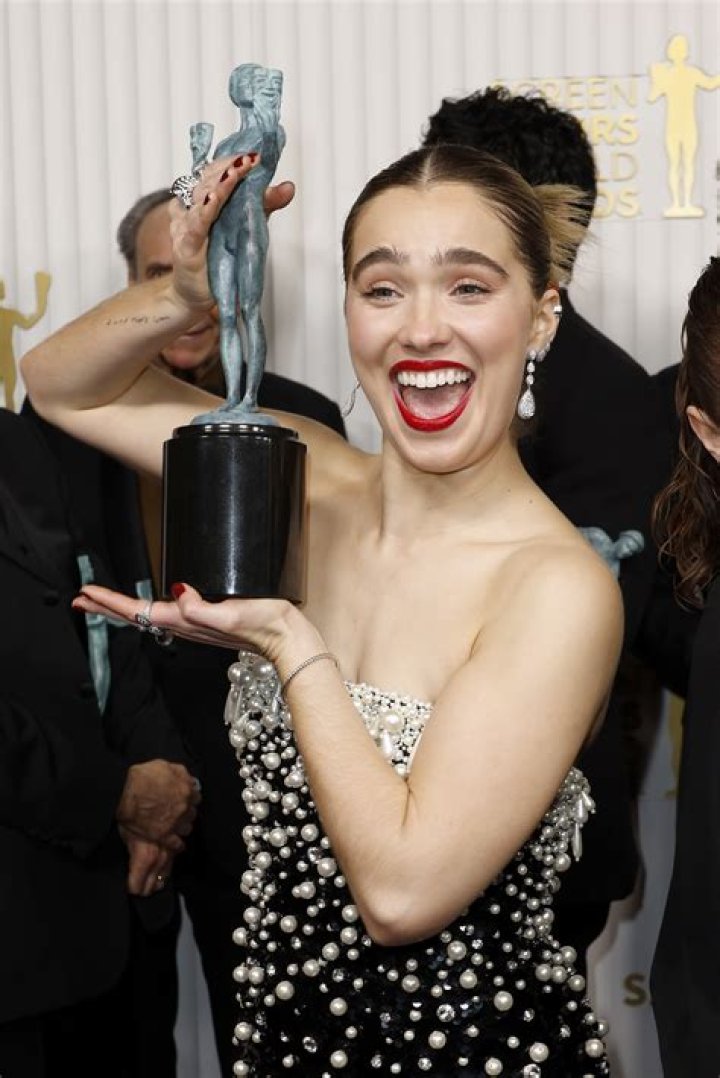 Haley Lu Richardson Height, Weight, Net Worth, Age, Birthday, Wikipedia, Who, Nationality, Biography