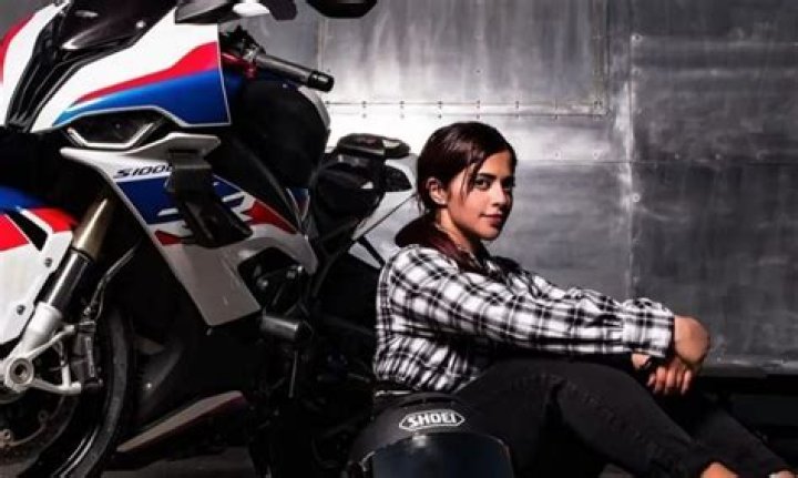 
Hamda Taryam Height, Weight, Net Worth, Age, Birthday, Wikipedia, Who, Nationality, Biography 