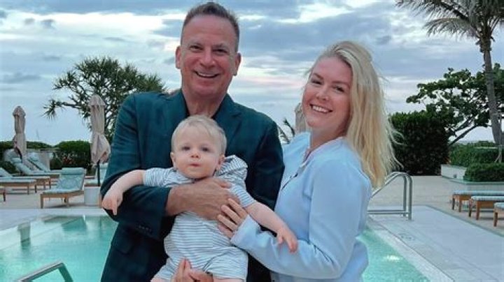 
Hank Williams Jr Wife and Hawaiian Tropic Model Mary Jane Thomas Died Age 58, Age Gap and Net Worth 