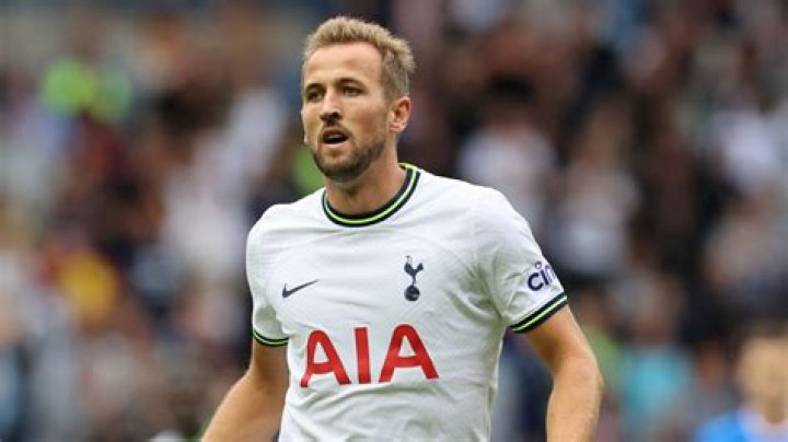 
Harry Kane: Antonio Conte wants striker to sign new contract 