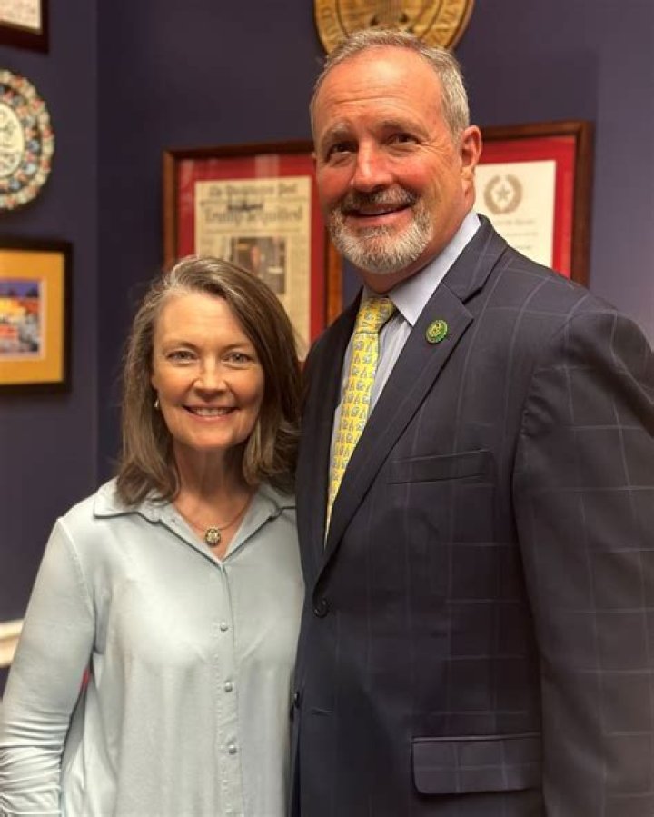 
Helen Smart Family | Father Jon Don-Duncan And Mother Linda 