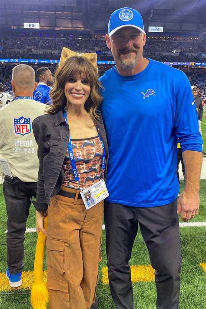 Here’s The Untold Truth We Know About Dan Campbell’s Wife, Holly Campbell