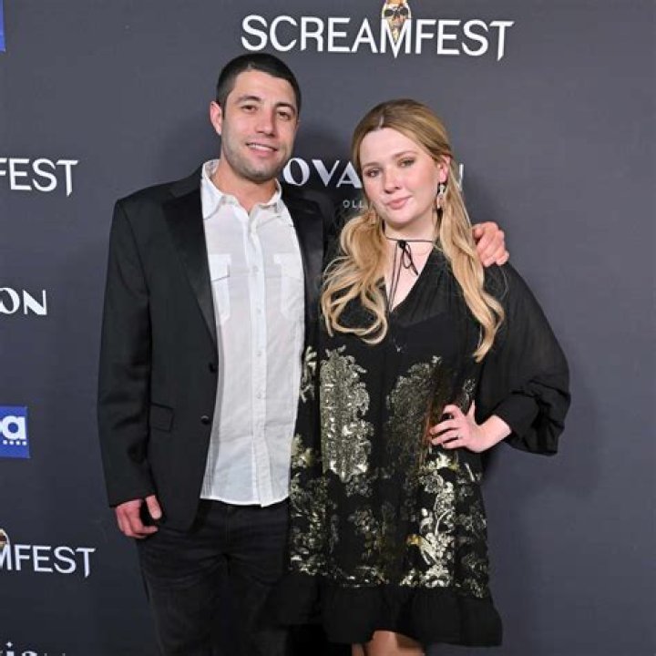 
How Rich Is Abigail Breslin Boyfriend Turned Fiance Ira Kunyansky? Singer Engaged Photos With A Huge Ring! 