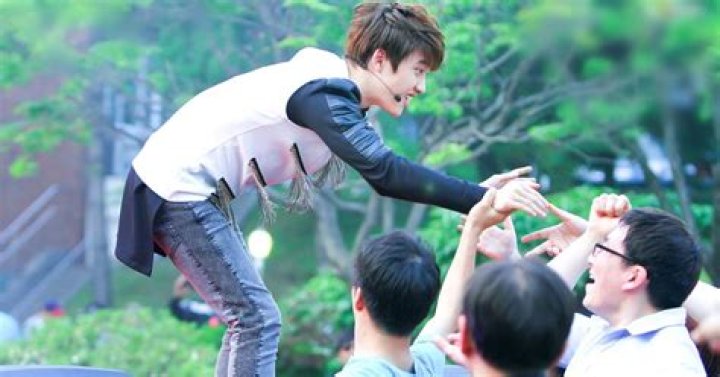 
“I’m so creeped out”: Elderly men fanboying over NewJeans during SEVENTEEN Seungkwan’s Pixid episode concerns fans 