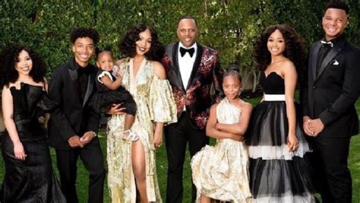 Inside Sarah Jakes Roberts Family With Husband and 6 Children