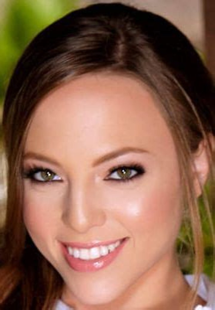 
Julia Kostera (TikTok Star) Biography, Age, Boyfriend, Height, Net Worth 