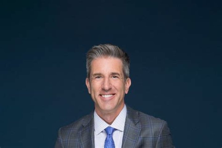 Kevin Burkhardt Height, Weight, Net Worth, Age, Birthday, Wikipedia, Who, Nationality, Biography