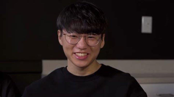 
Kim Alarm Kyeong-Bo Height, Weight, Net Worth, Age, Birthday, Wikipedia, Who, Nationality, Biography 