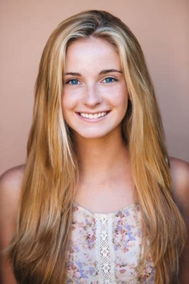 
Larken Woodward Height, Weight, Net Worth, Age, Birthday, Wikipedia, Who, Nationality, Biography 