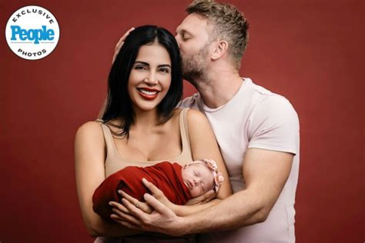 
Leighannsays Had A Baby With Boyfriend, Is The YouTuber Married? 