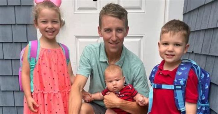 
Lindsay Clancy’s Husband Begs for Forgiveness for “Strangling Their Two Children” 