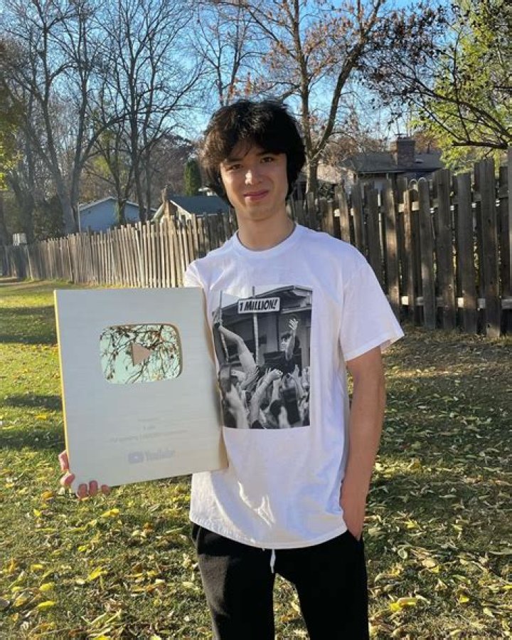 lofe.official Height, Weight, Net Worth, Age, Birthday, Wikipedia, Who, Nationality, Biography