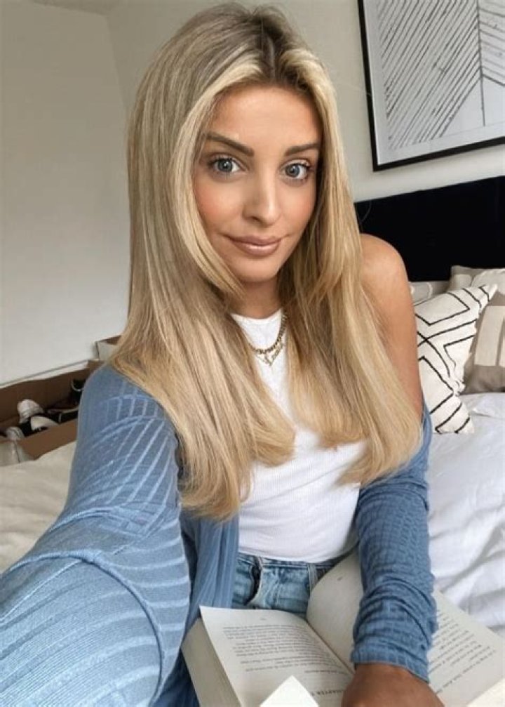 
Louise Cooney Height, Weight, Net Worth, Age, Birthday, Wikipedia, Who, Nationality, Biography 