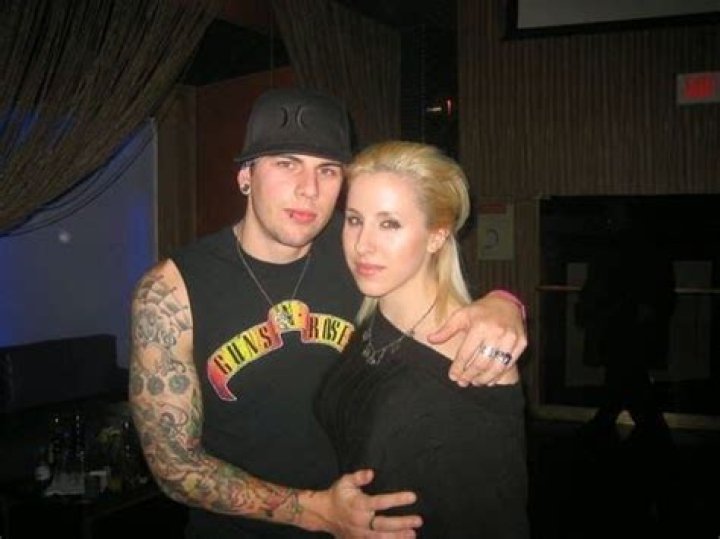 M Shadows has been Married to Valary Sanders since 2009