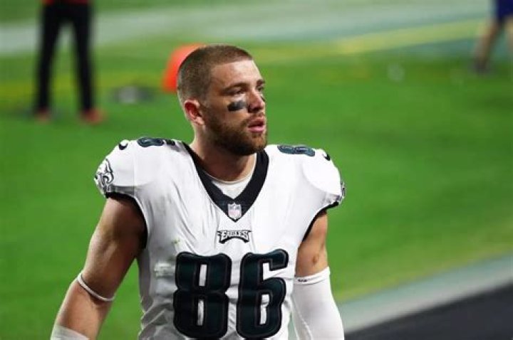 
Madden Matthew Ertz Height, Weight, Net Worth, Age, Birthday, Wikipedia, Who, Nationality, Biography 