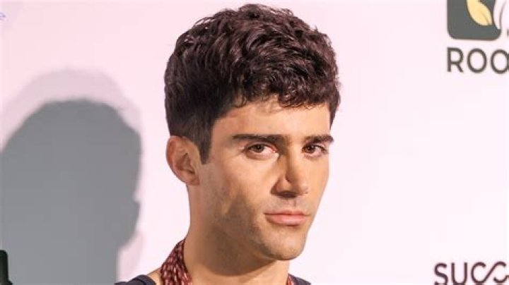 Max Ehrich Height, Age, Boyfriend, Biography, Wiki, Net Worth