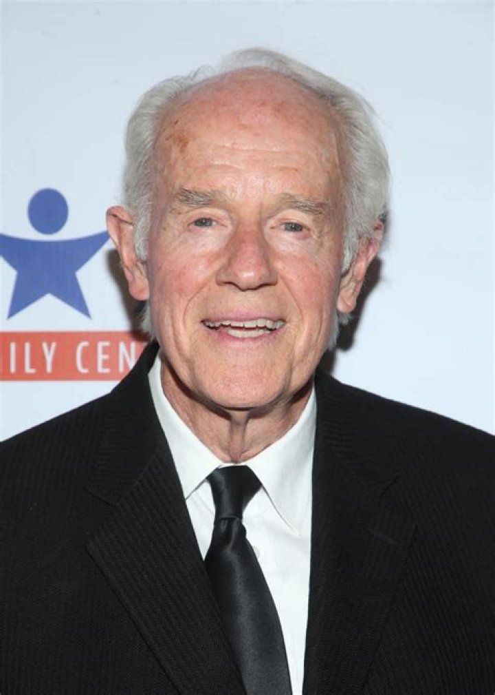 Mike Farrell’s Net Worth, Wife, Height, Biography. Is He Still Alive?