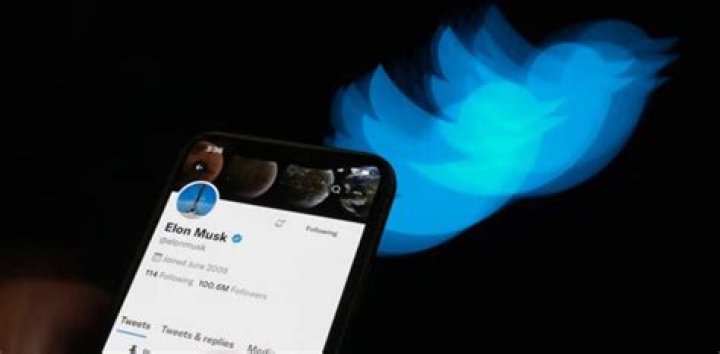 
Musk offers to close Twitter buyout at original price 
