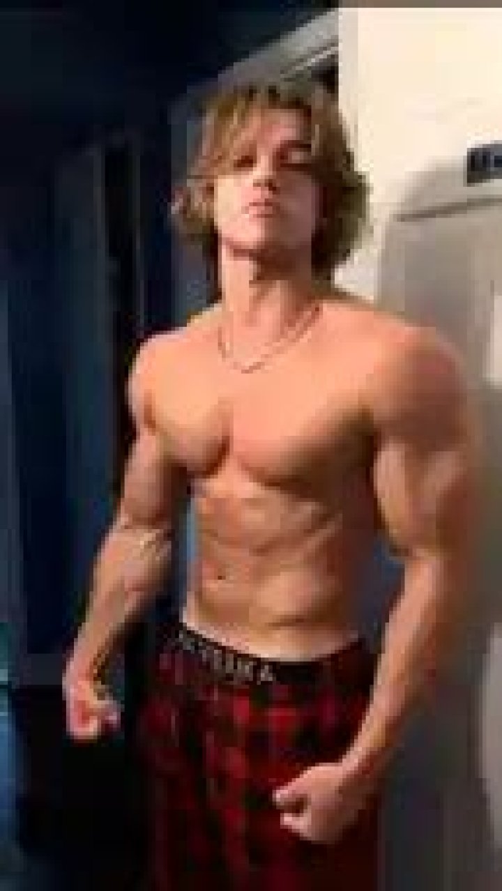 
Nate Stringert Height, Weight, Net Worth, Age, Birthday, Wikipedia, Who, Nationality, Biography 