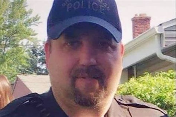 
Pa. Police Chief Killed, Officer Injured During Shootout With Wanted Man: ‘He Made the Ultimate Sacrifice’ 