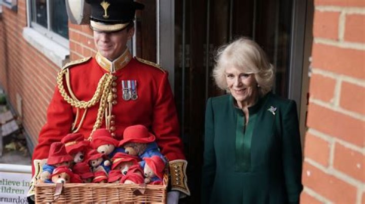 
Paddingtons and Teddy Bears Left After Queen Elizabeth’s Death to Be Donated to Children’s Hospital 