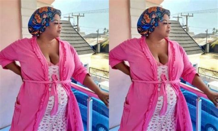 
“Pregnancy comes with unexplainable thrills” Actress Dayo Amusa thrills fans with her pregnancy photo 