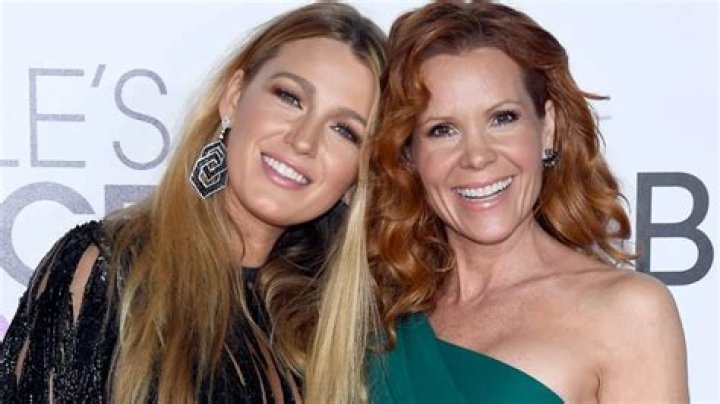 Robyn Lively Height, Weight, Net Worth, Age, Birthday, Wikipedia, Who, Nationality, Biography